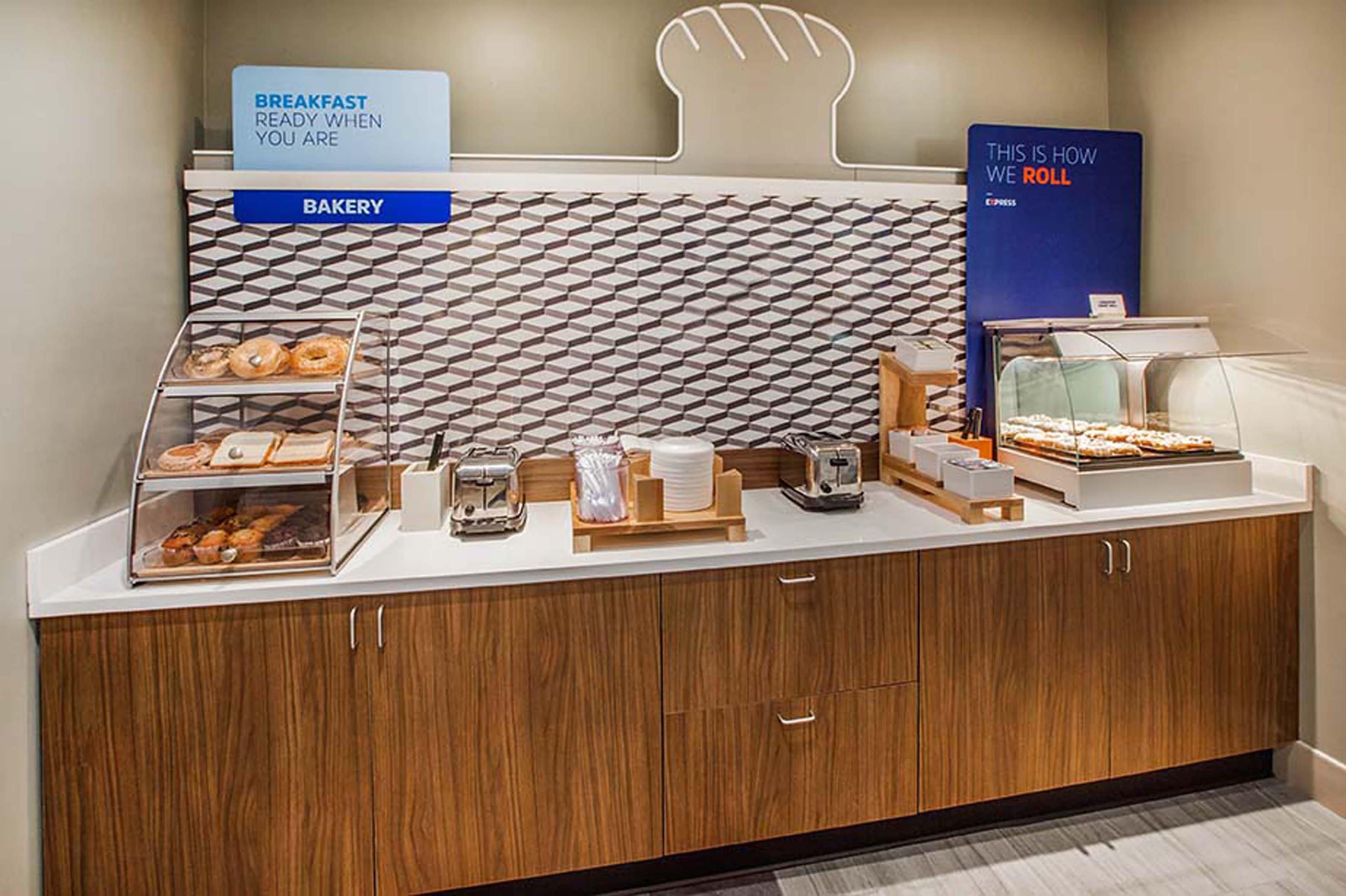 Holiday Inn Express Hotels- Hampton By Ihg Екстериор снимка
