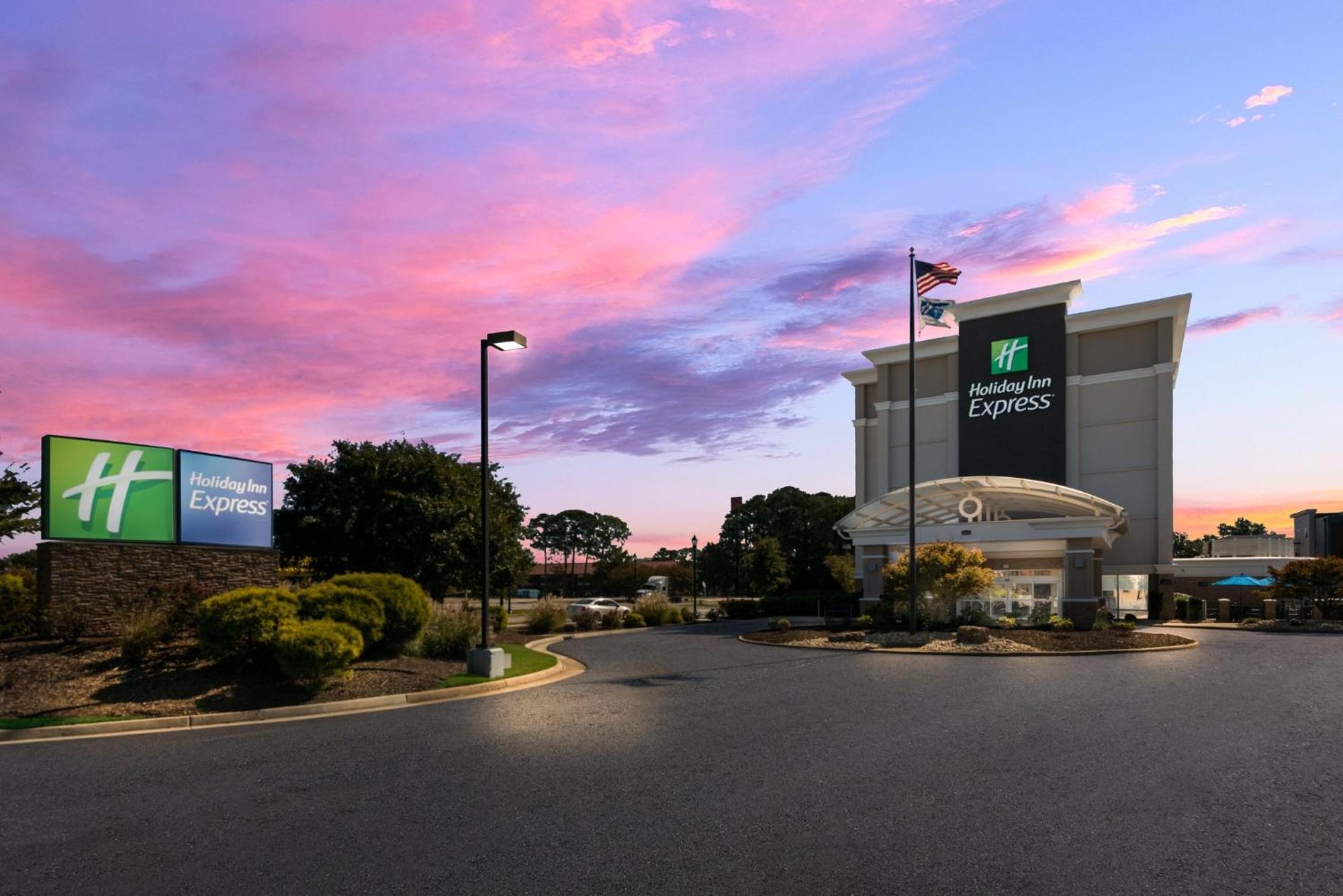 Holiday Inn Express Hotels- Hampton By Ihg Екстериор снимка