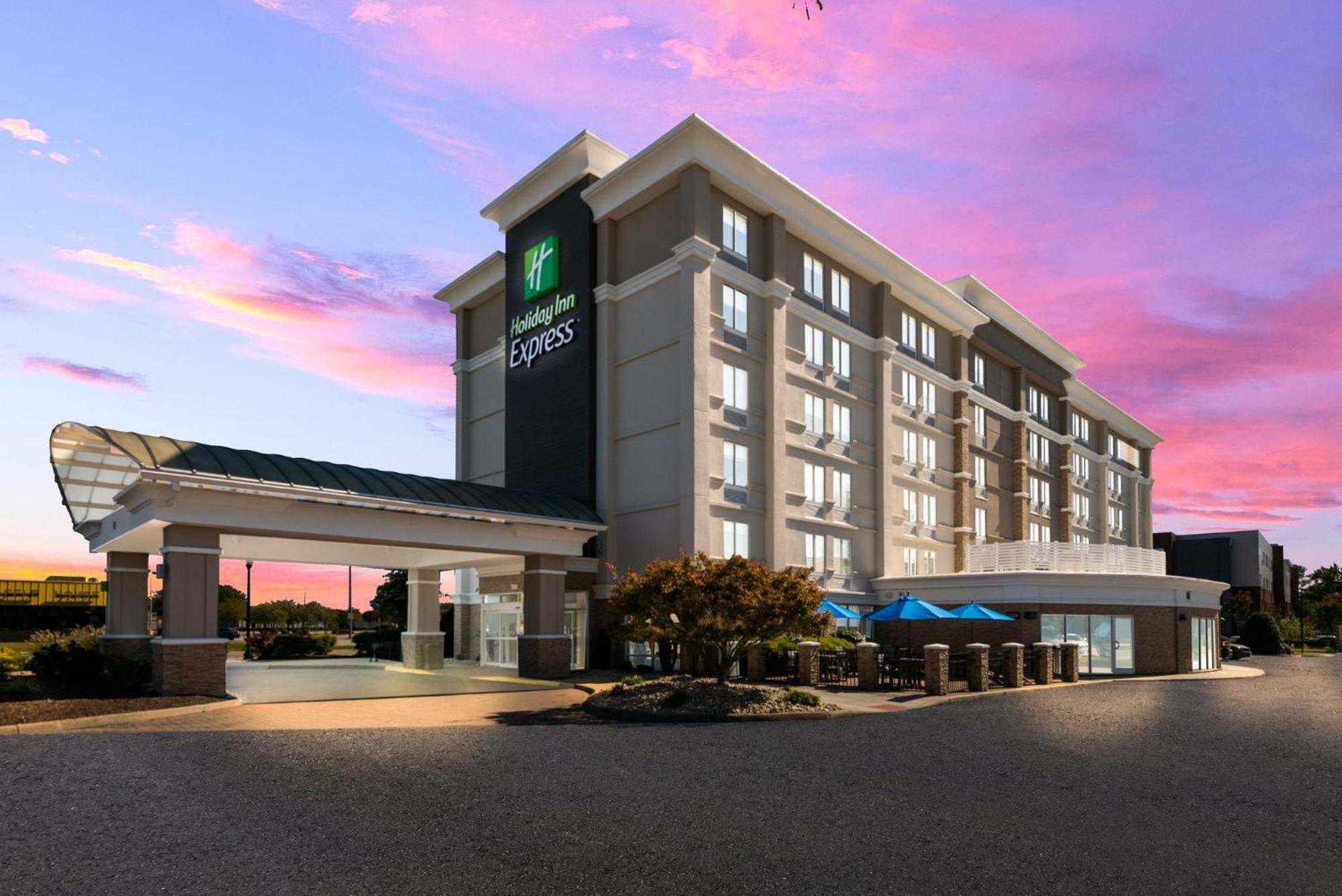 Holiday Inn Express Hotels- Hampton By Ihg Екстериор снимка