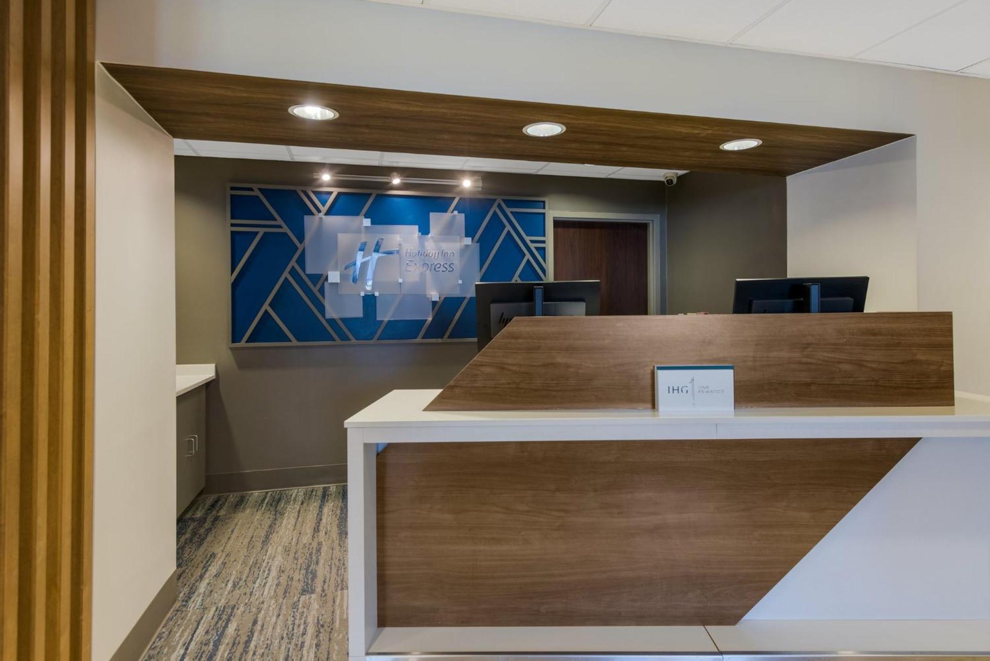 Holiday Inn Express Hotels- Hampton By Ihg Екстериор снимка