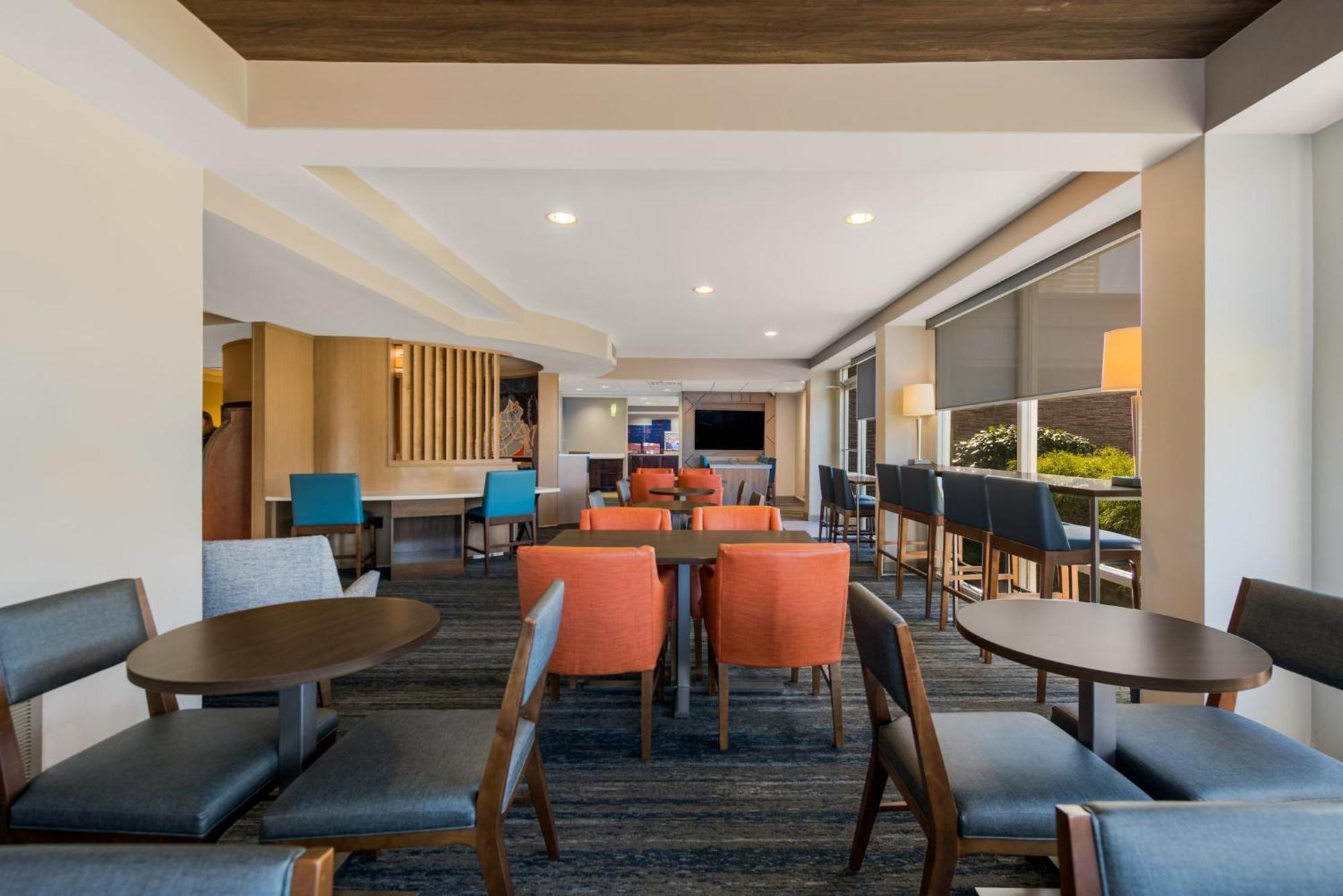 Holiday Inn Express Hotels- Hampton By Ihg Екстериор снимка
