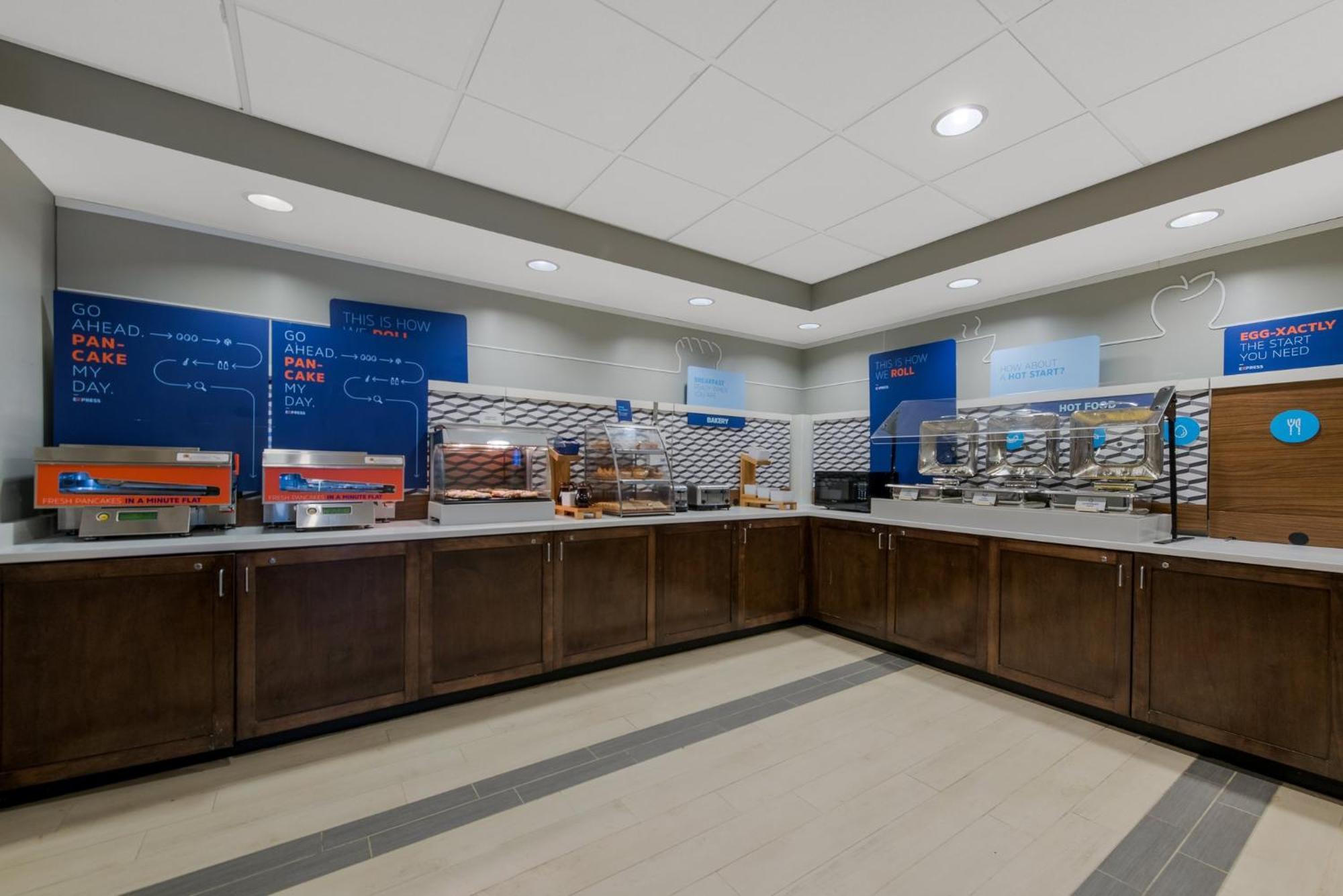 Holiday Inn Express Hotels- Hampton By Ihg Екстериор снимка