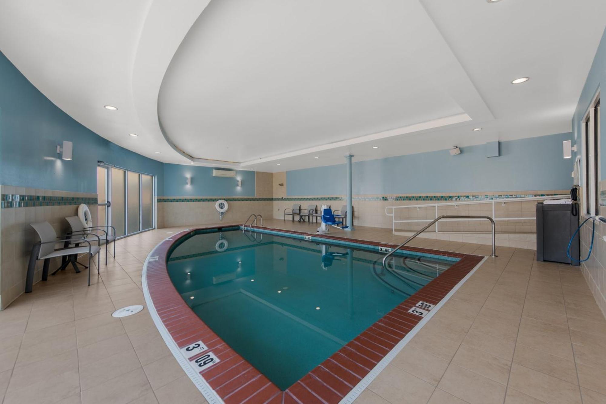 Holiday Inn Express Hotels- Hampton By Ihg Екстериор снимка