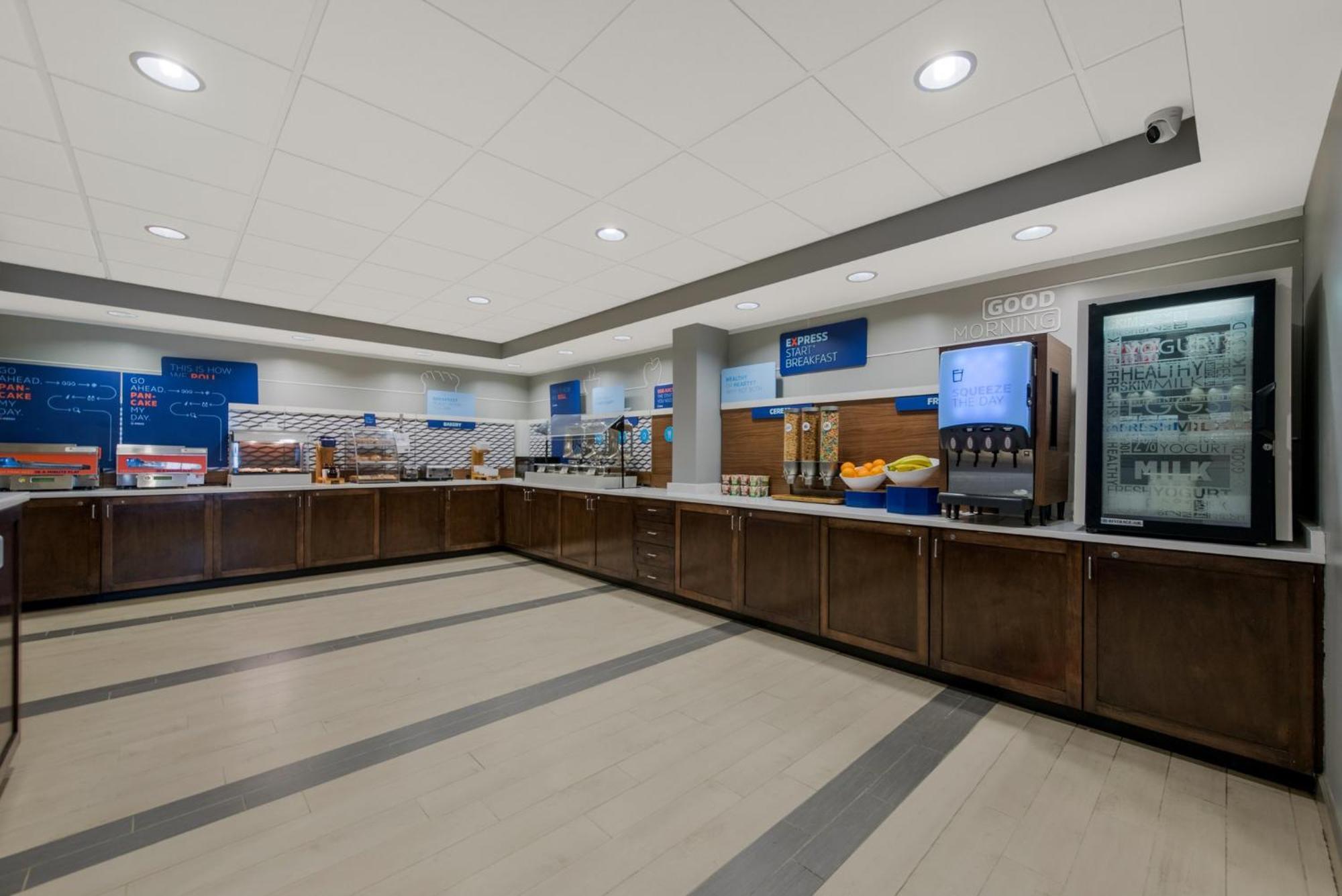 Holiday Inn Express Hotels- Hampton By Ihg Екстериор снимка