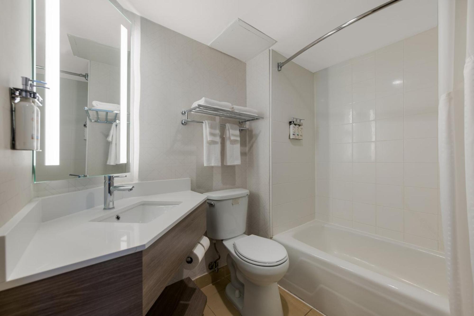 Holiday Inn Express Hotels- Hampton By Ihg Екстериор снимка