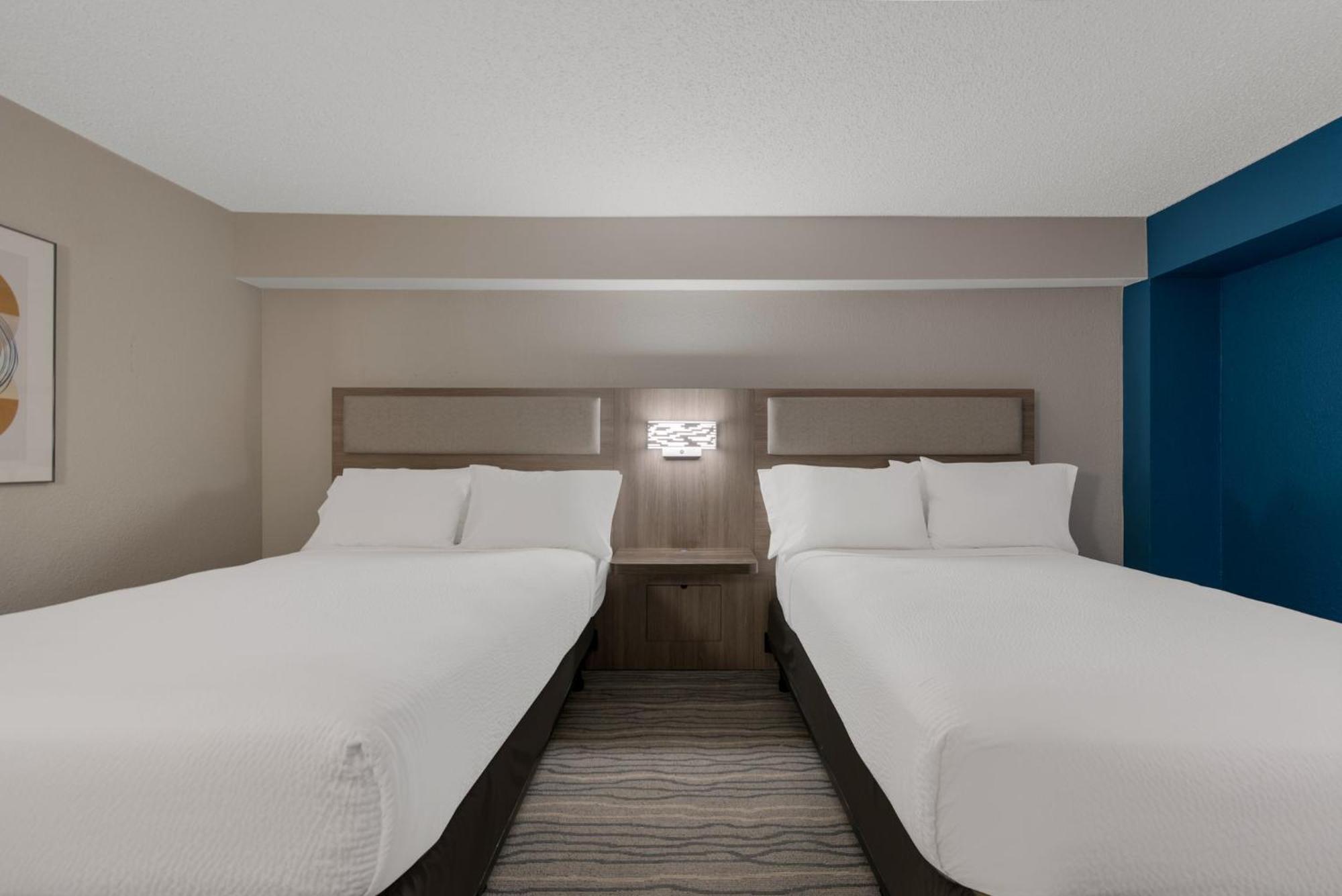 Holiday Inn Express Hotels- Hampton By Ihg Екстериор снимка